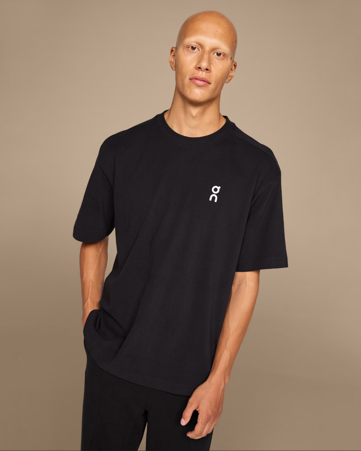 Camiseta On Club-T | Algodón Suave, Corte Holgado y Estilo Deportivo Minimalista