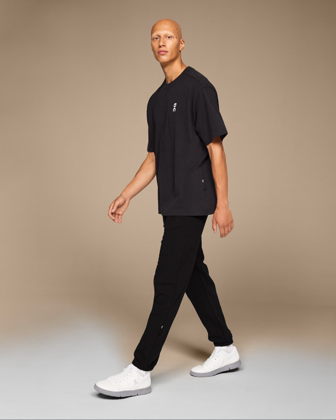 Camiseta On Club-T | Algodón Suave, Corte Holgado y Estilo Deportivo Minimalista