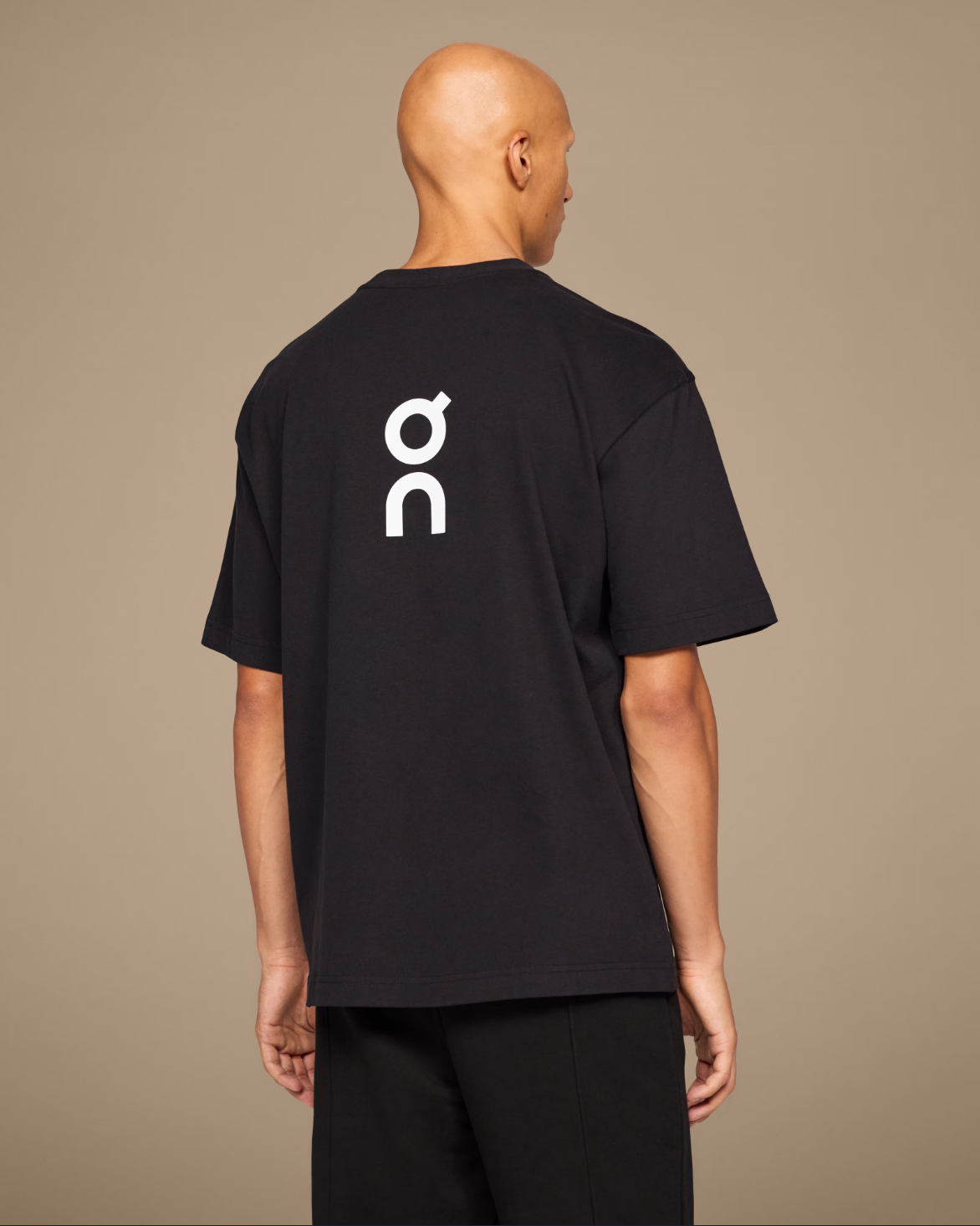 Camiseta On Club-T | Algodón Suave, Corte Holgado y Estilo Deportivo Minimalista