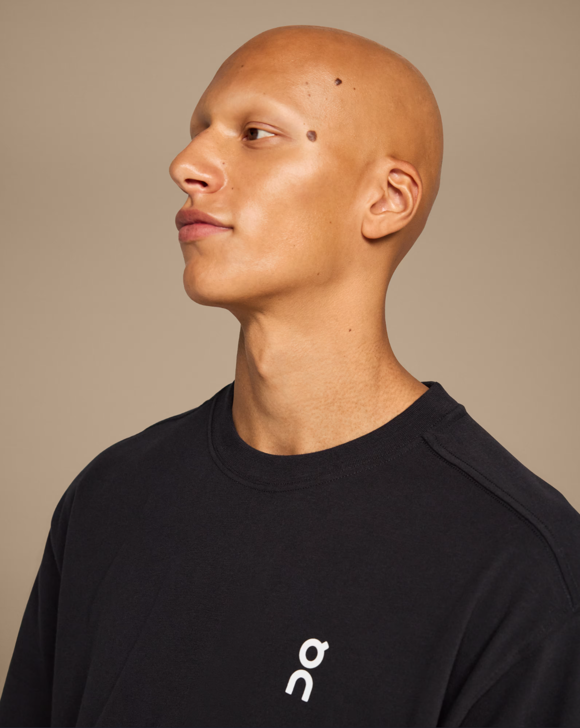 Camiseta On Club-T | Algodón Suave, Corte Holgado y Estilo Deportivo Minimalista